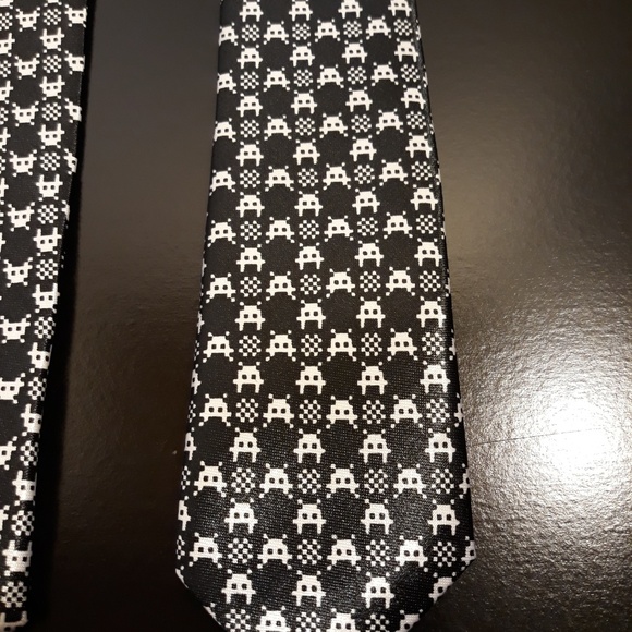 Thin Black Tie Geek Space Invaders Tie - Picture 2 of 5